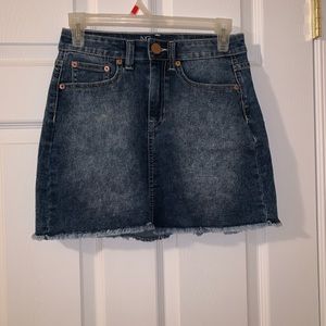 NO BO mid rise jean skirt